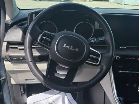 Used 2023 Kia Carnival EX FWD image 15