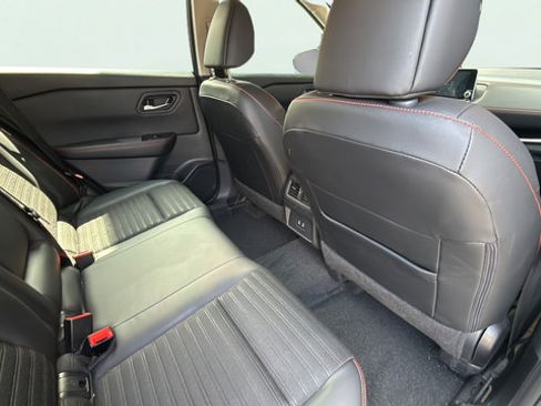 Used 2025 Nissan Rogue SV AWD/4WD image 24