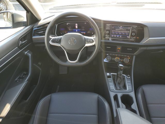 Certified 2024 Volkswagen Jetta SE w/ Panoramic Sunroof Package FWD image 7