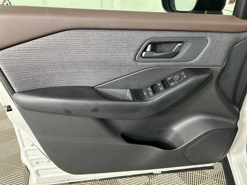 Used 2023 Nissan Rogue S FWD image 11