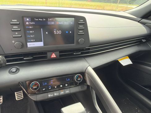Certified 2025 Hyundai Elantra Sport FWD image 28