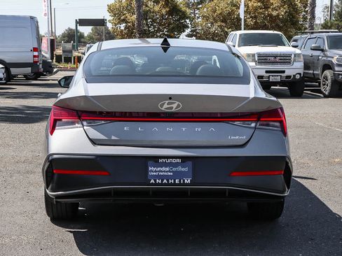 Used 2025 Hyundai Elantra Limited FWD image 8