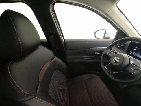 New 2026 Nissan Kicks SR w/ Cold Weather Package image 17