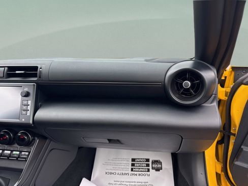 Used 2026 Toyota GR86 YUZU Limited image 15