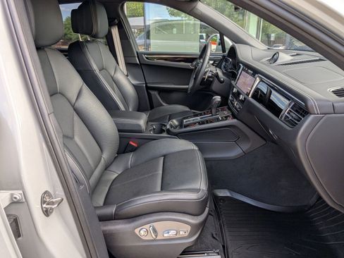 Certified 2026 Porsche Macan image 25