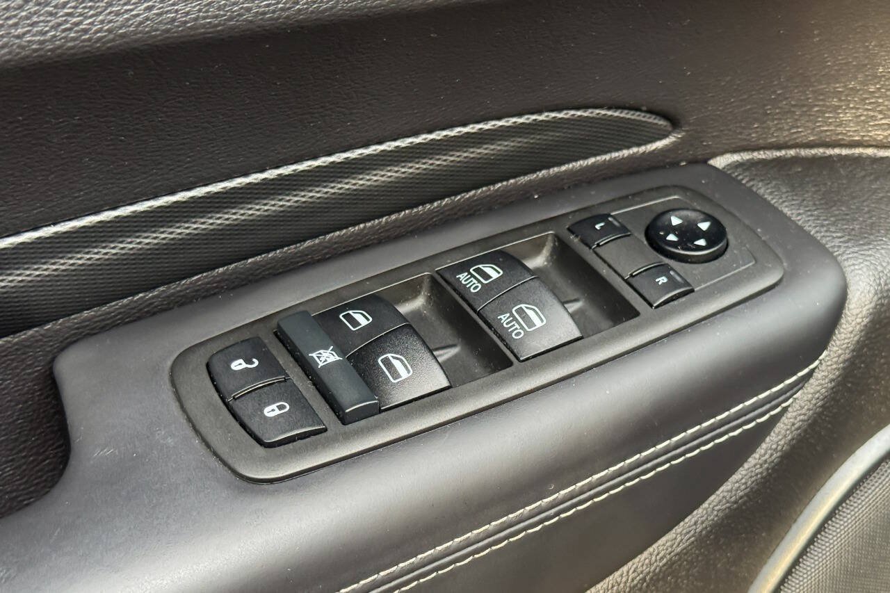 Used 2021 Dodge Durango SRT w/ Technology Group AWD/4WD image 27