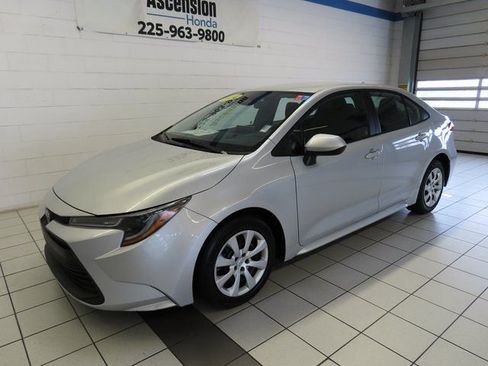Used 2024 Toyota Corolla LE image 2