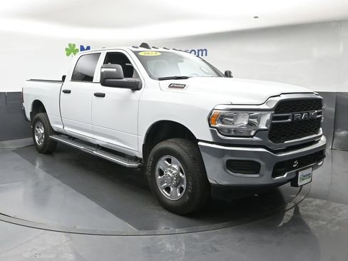 Used 2024 RAM 2500 Tradesman w/ Chrome Appearance Group AWD/4WD image 2