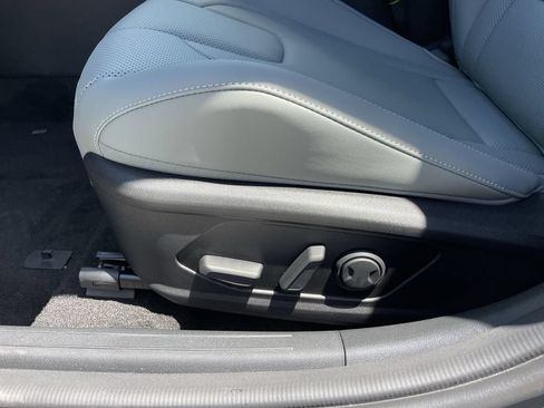 New 2025 Hyundai Elantra Limited FWD image 24