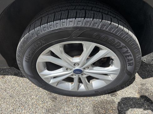 Used 2018 Ford Escape SE w/ SE Sync 3 Package FWD image 10
