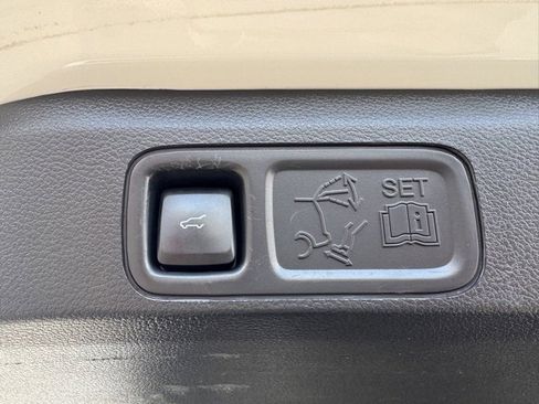 Used 2023 Ford Expedition Max Limited image 34