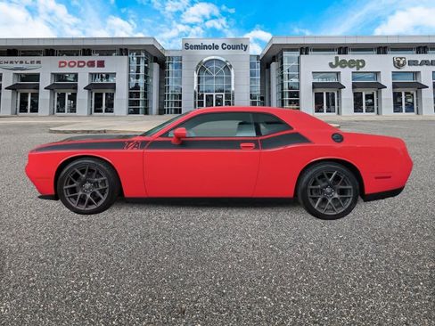 Used 2017 Dodge Challenger R/T w/ Quick Order Package 22P T/A RWD image 5