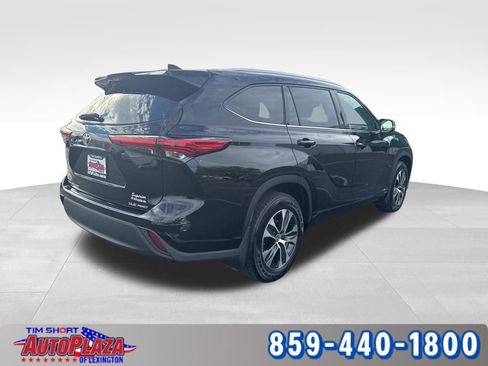 Used 2021 Toyota Highlander XLE image 5