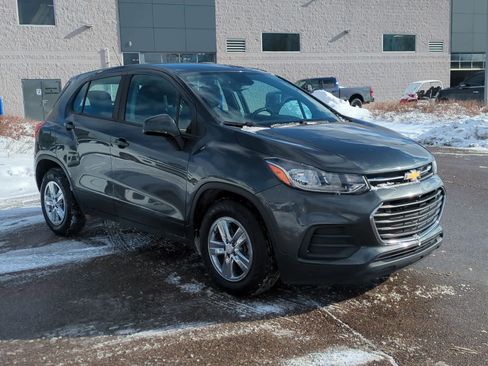 Used 2020 Chevrolet Trax LS image 2