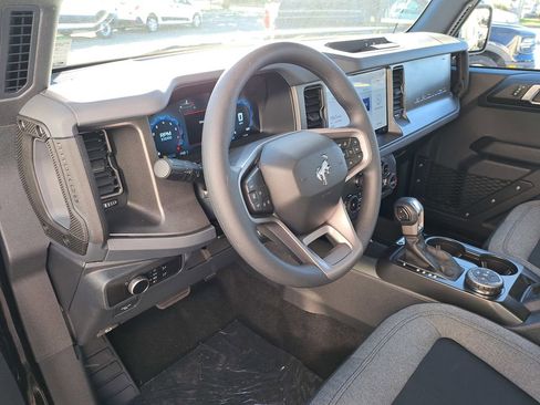 New 2025 Ford Bronco 4-Door image 7