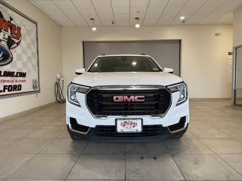 Used 2023 GMC Terrain SLE w/ Driver Convenience Package image 2