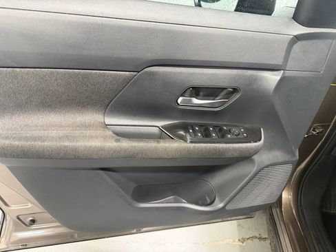 Used 2025 Nissan Kicks SV FWD image 8