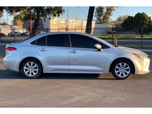 Used 2022 Toyota Corolla LE image 7