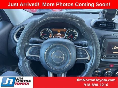 Used 2017 Jeep Renegade Latitude image 11