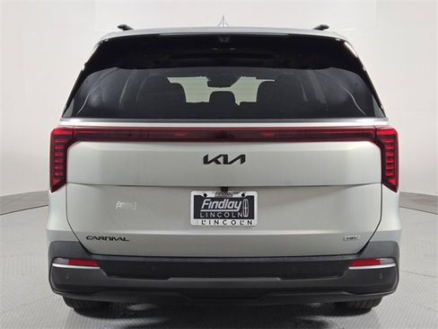 Used 2025 Kia Carnival SX Prestige image 5