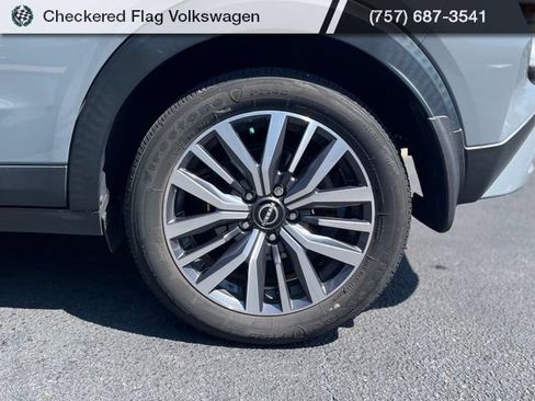 Used 2024 Nissan Kicks SV FWD image 2