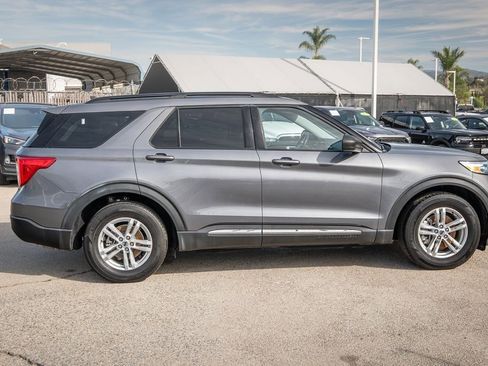 Used 2022 Ford Explorer XLT w/ Equipment Group 202A image 5