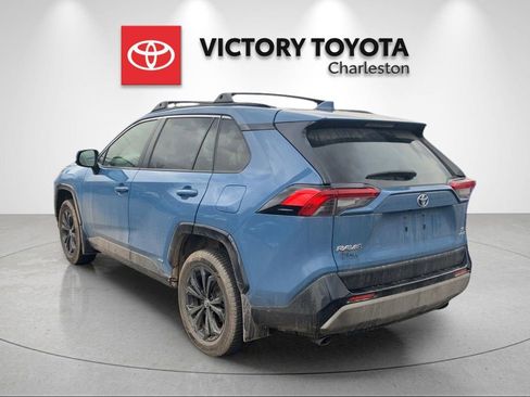 Used 2022 Toyota RAV4 SE w/ Convenience Package image 3