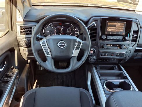 Used 2024 Nissan Titan SV w/ SV Convenience Package image 16