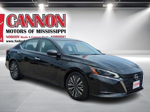 Used 2024 Nissan Altima 2.5 SV FWD image 3