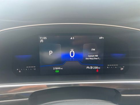 Certified 2022 Volkswagen Tiguan SE R-Line image 25