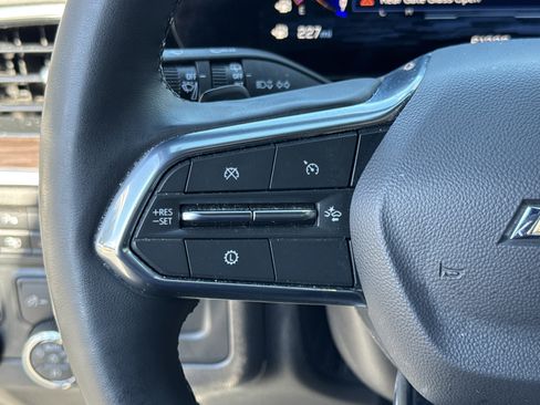 Used 2025 Chevrolet Suburban LT w/ Comfort Package image 30