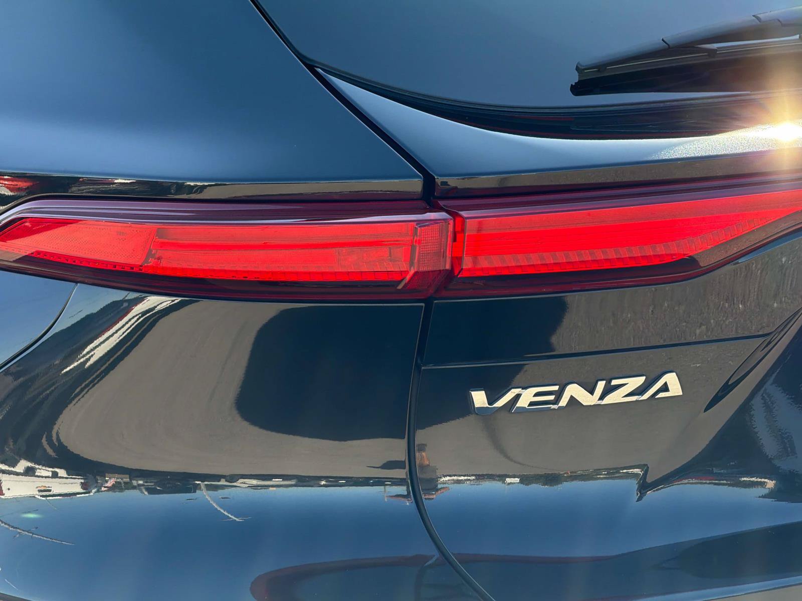 Used 2021 Toyota Venza Limited AWD/4WD image 10