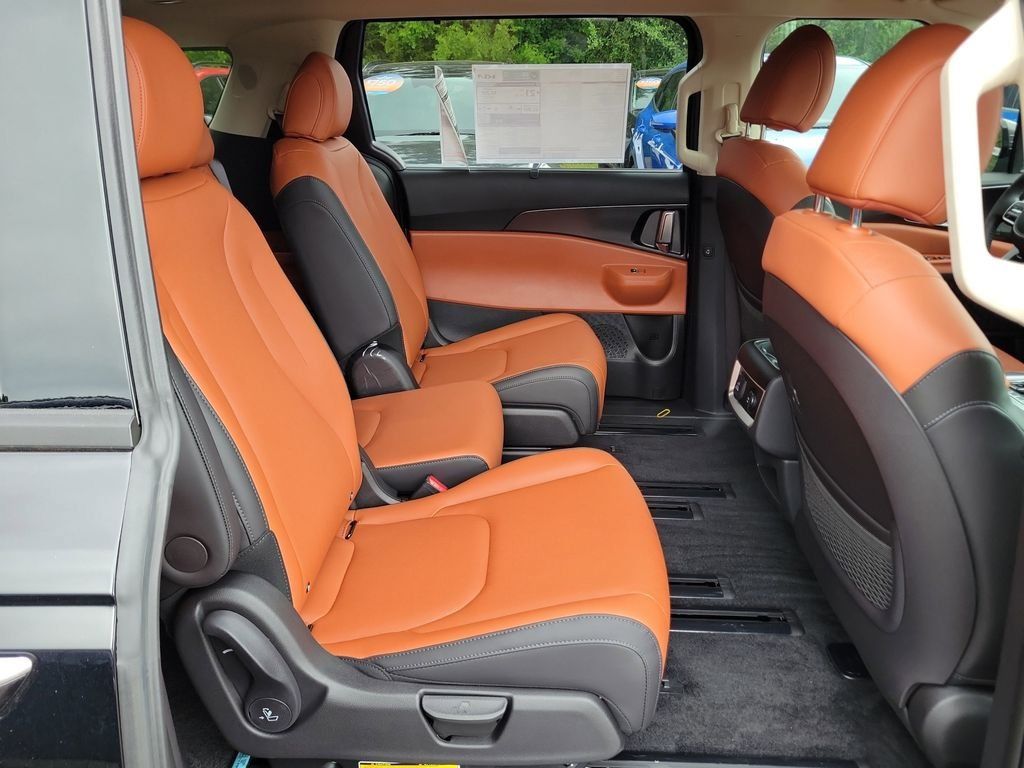 New 2026 Kia Carnival SX w/ SX Dark Edition Package FWD image 12
