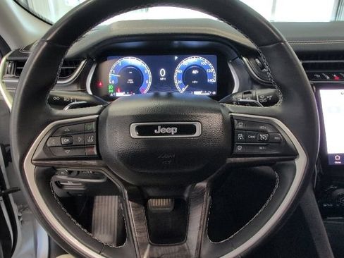 Used 2023 Jeep Grand Cherokee Limited AWD/4WD image 19