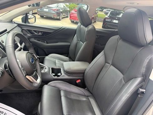 Used 2025 Subaru Outback Touring AWD/4WD image 13
