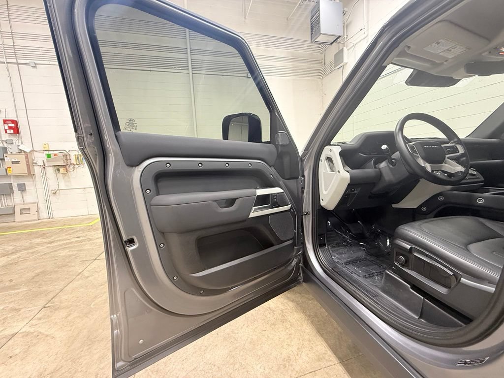 Used 2022 Land Rover Defender 110 S AWD/4WD image 31