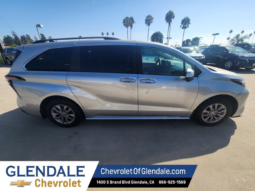 Used 2023 Toyota Sienna LE FWD image 7