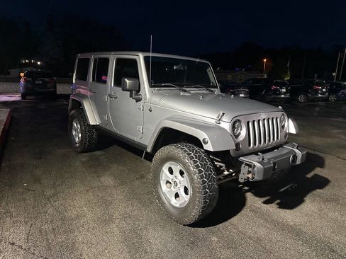 Used 2014 Jeep Wrangler Unlimited Sahara w/ Dual Top Group image 11