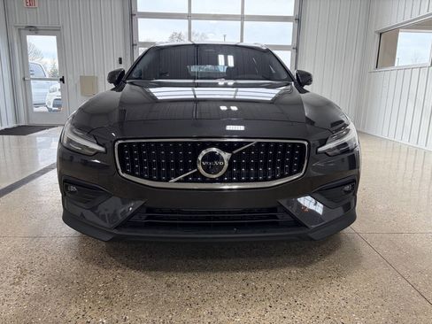 Used 2024 Volvo V60 B5 Cross Country Plus image 8