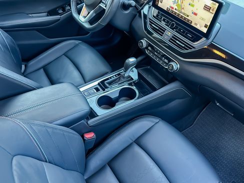 Used 2024 Nissan Altima 2.0 SR image 11