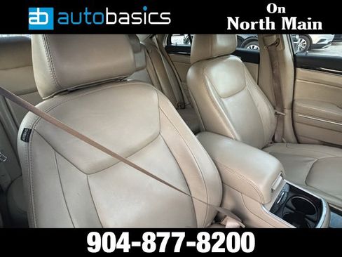Used 2013 Chrysler 300 w/ Driver Convenience Group image 12
