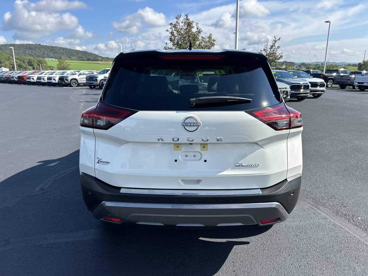 Used 2023 Nissan Rogue SL AWD/4WD image 6