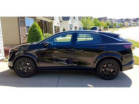 Used 2023 Nissan Ariya FWD image 2