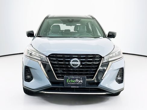 Used 2024 Nissan Kicks SR w/ SR Premium Package FWD image 2