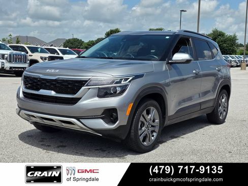Used 2023 Kia Seltos S w/ Navigation Package FWD image 3