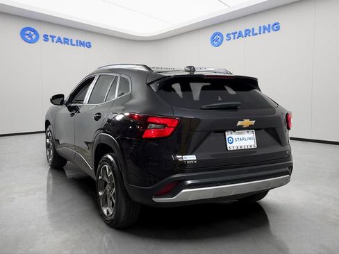 Used 2025 Chevrolet Trax LT w/ Driver Confidence Package FWD image 6