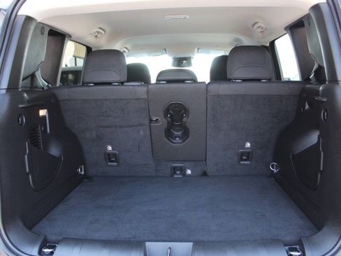 Used 2022 Jeep Renegade Latitude w/ Convenience Group AWD/4WD image 13