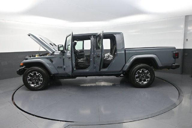 New 2026 Jeep Gladiator Sport AWD/4WD image 32