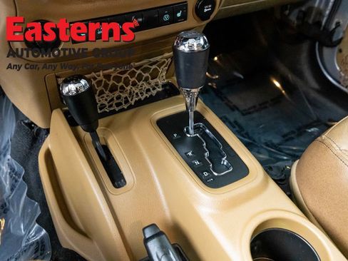 Used 2017 Jeep Wrangler Unlimited Sahara w/ Max Tow Package AWD/4WD image 13