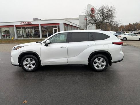 Used 2023 Toyota Highlander L image 2